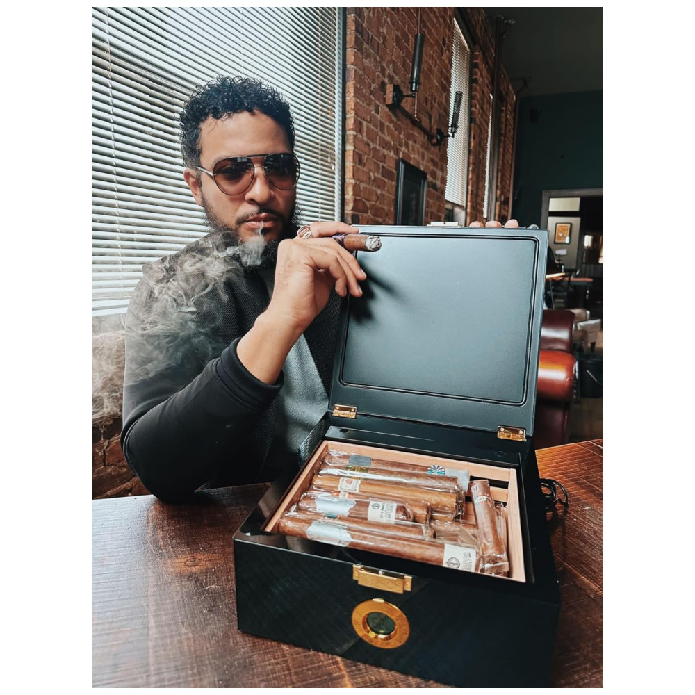 Humidor Elétrico KingChii Preto Controle Temperatura 18 23 C com Cedro Espanhol 3 L